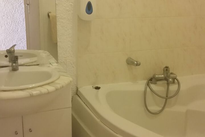 Room 15 of 24