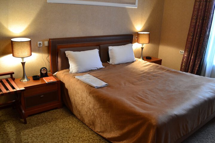 Room 6 of 17