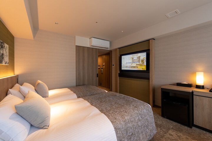 Room 15 of 40