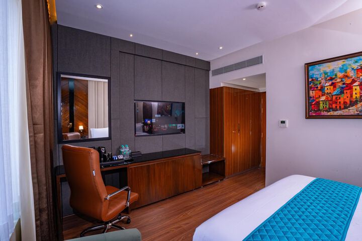 Room 10 of 74