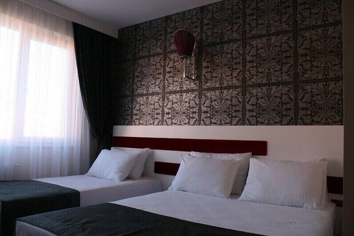 Room 10 of 33