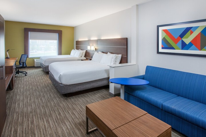 2 Queen Beds (6 of 15)