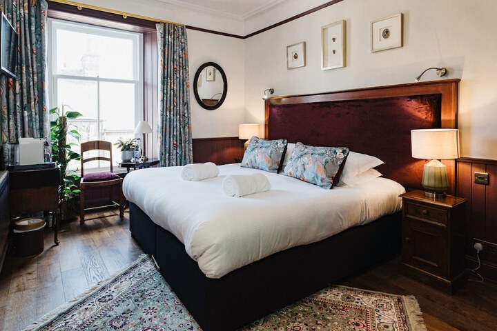 Room 43 of 146