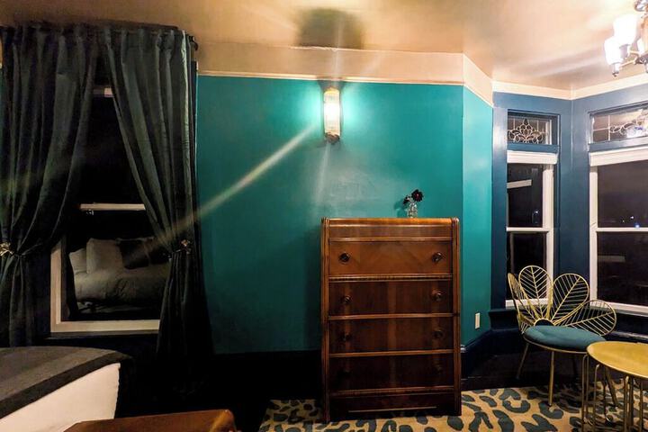 Room 108 of 190