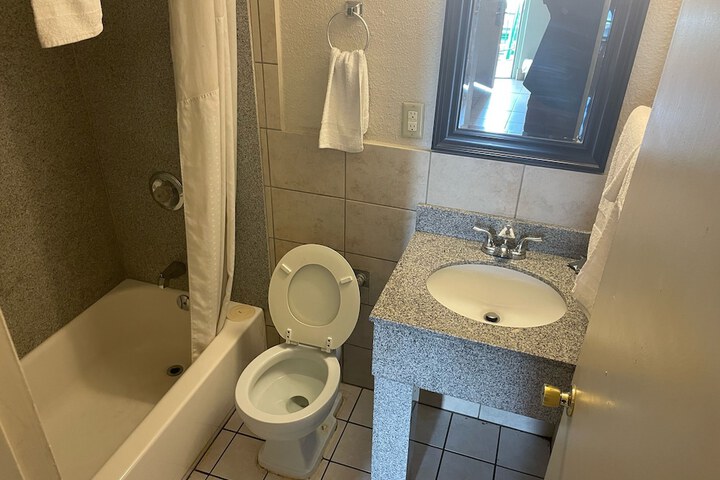 2 Double Beds (1 of 6)