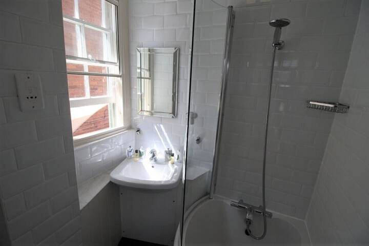Room 40 of 62