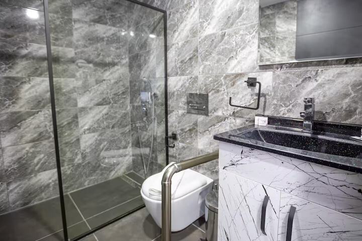 Room 15 of 28