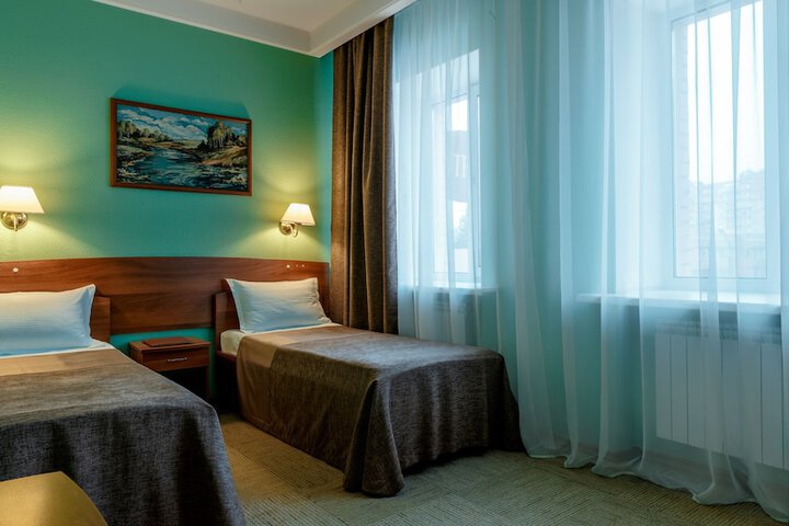 Room 7 of 32
