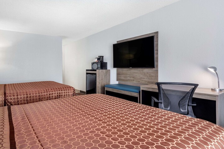 2 Queen Beds (17 of 17)