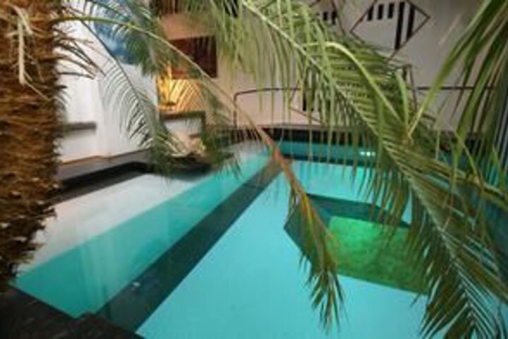 Pool 13 of 18