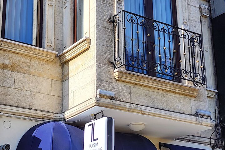 Taksim Landhouse