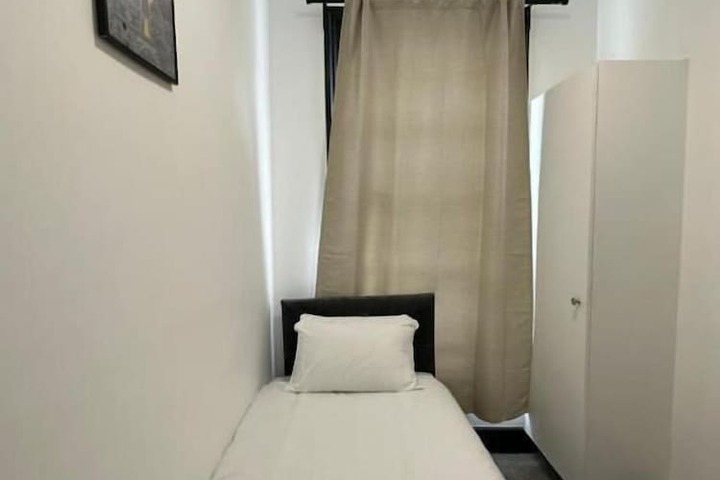 Room 8 of 27