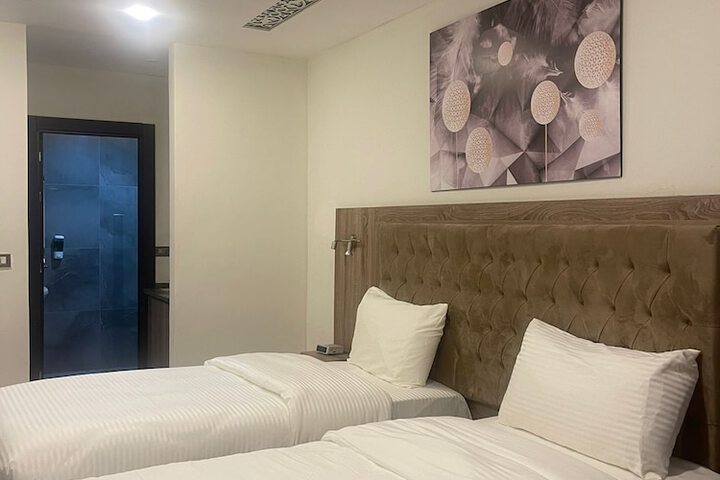 Room 4 of 38