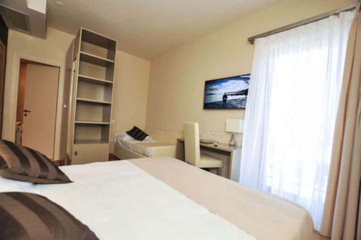 Room 14 of 42