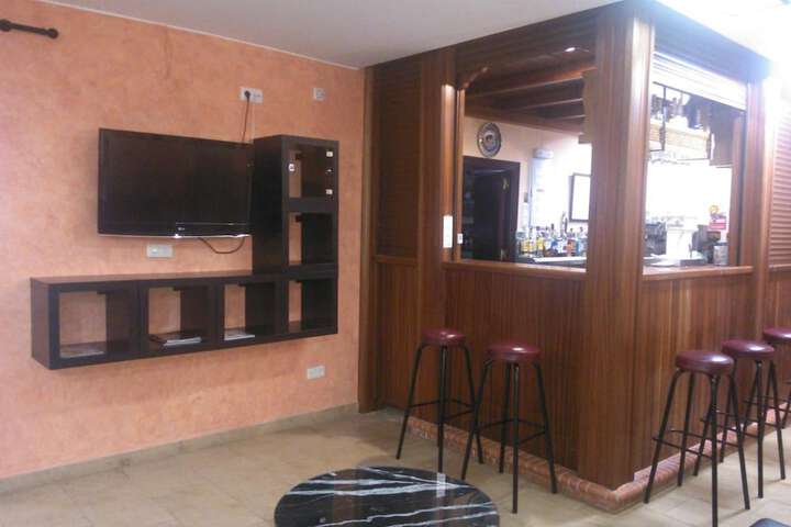 Lounge 26 of 48