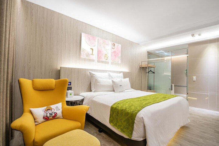 Room 21 of 37