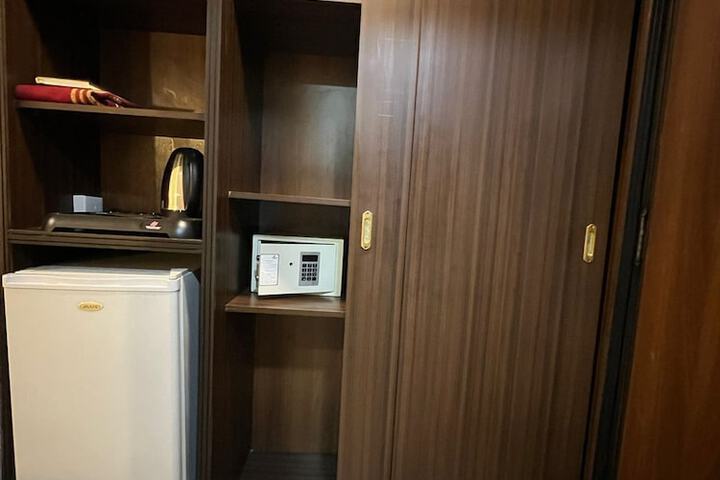 Room 7 of 11