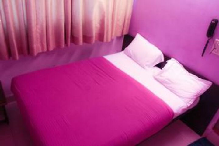 Room 4 of 16