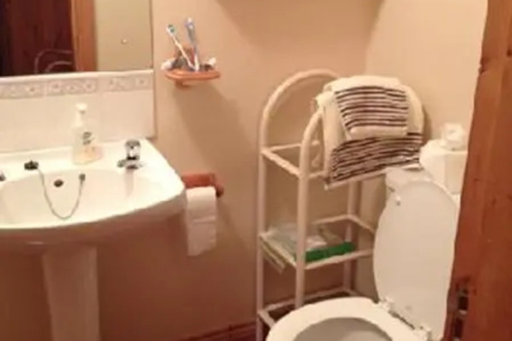 Room 7 of 10