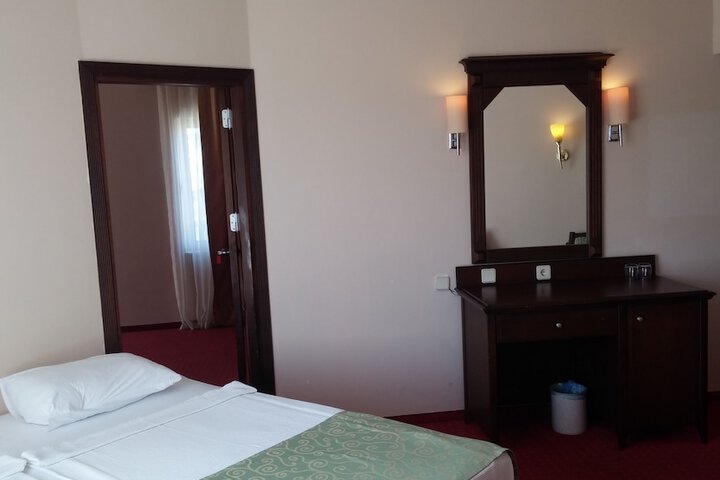 Room 9 of 40