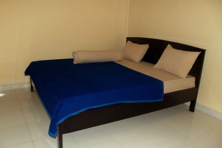 Room 5 of 13