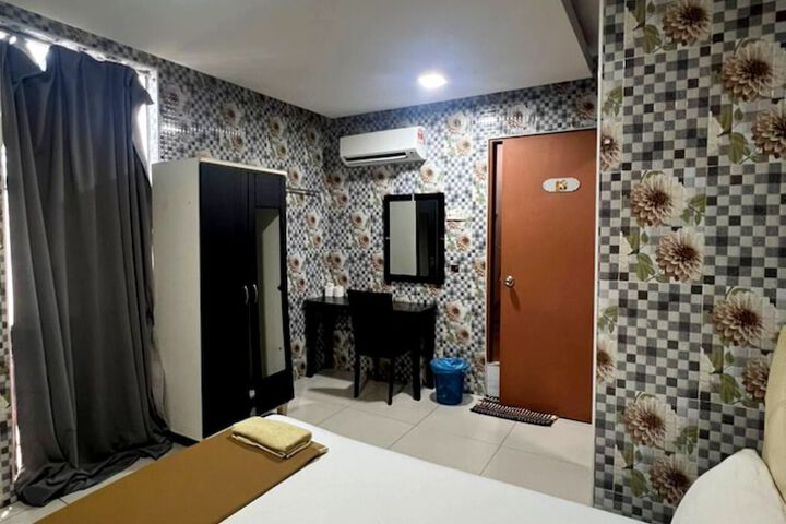 Room 9 of 24