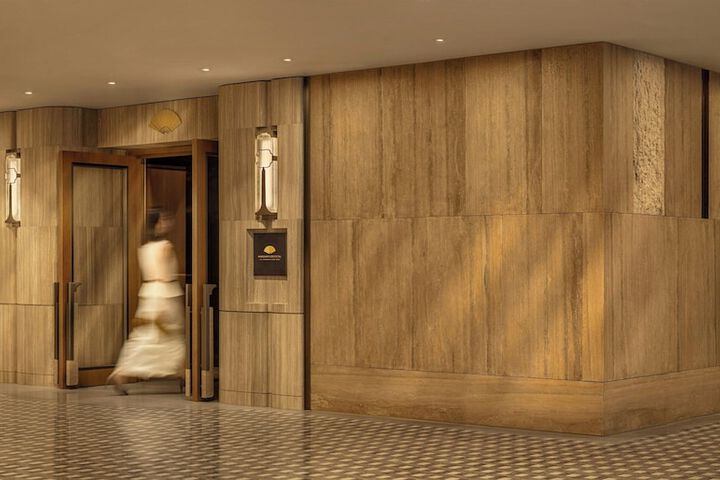 Entrance & Lobby