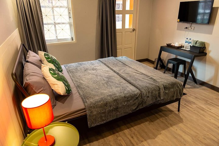 Room 13 of 32