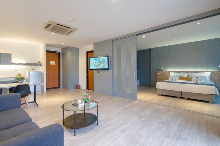 Room 9 of 90