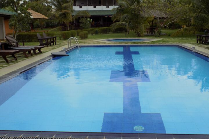 Pool 76 of 118