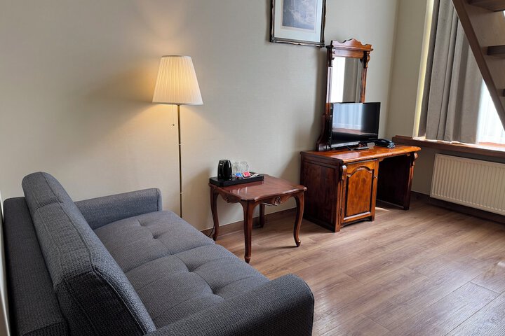 Room 3 of 52