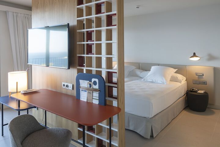 Room 9 of 38