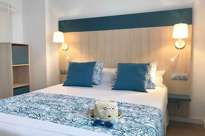 Room 7 of 90