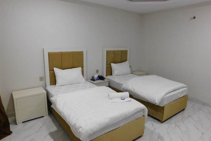 Room 4 of 9