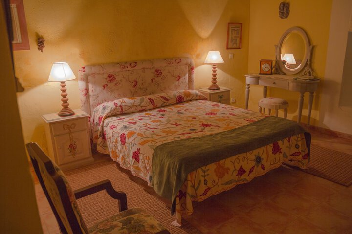 Room 6 of 80