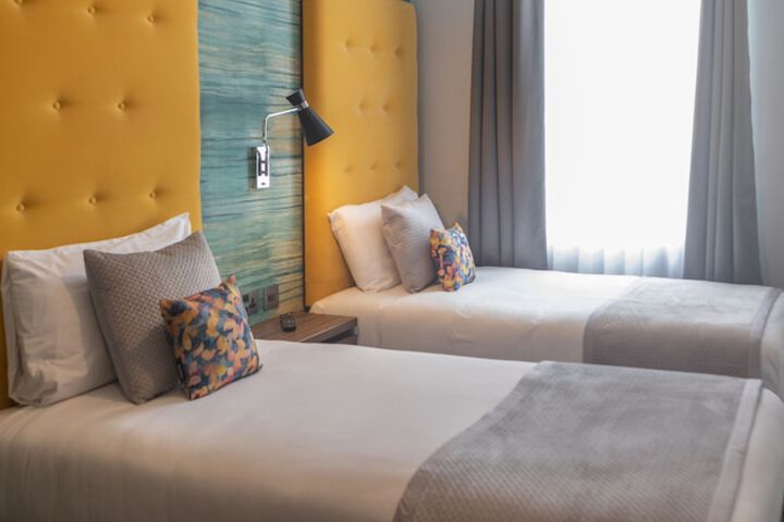 Room 9 of 31