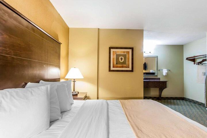 1 King Bed Accessible (6 of 13)