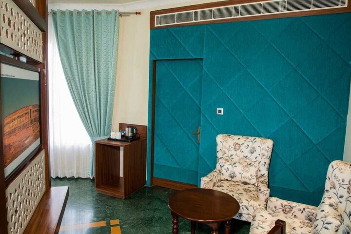 Room 5 of 6