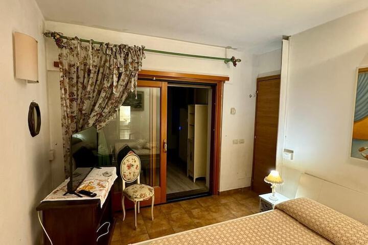 Room 2 of 29