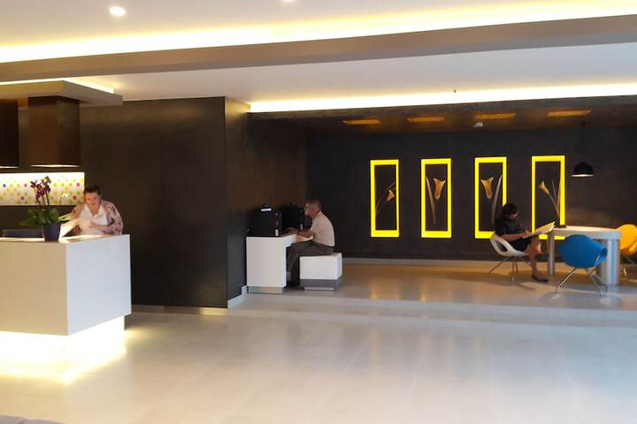 Entrance & Lobby