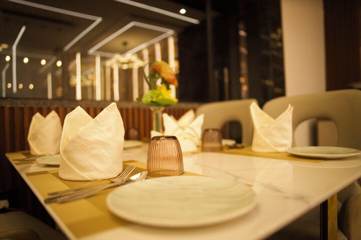 Dining 40 of 55