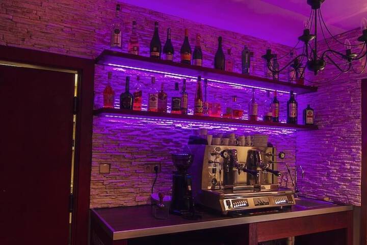 Lounge 51 of 62