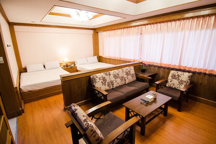 Room 8 of 11