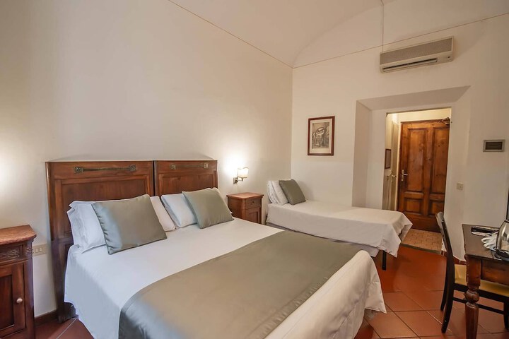 Room 47 of 90