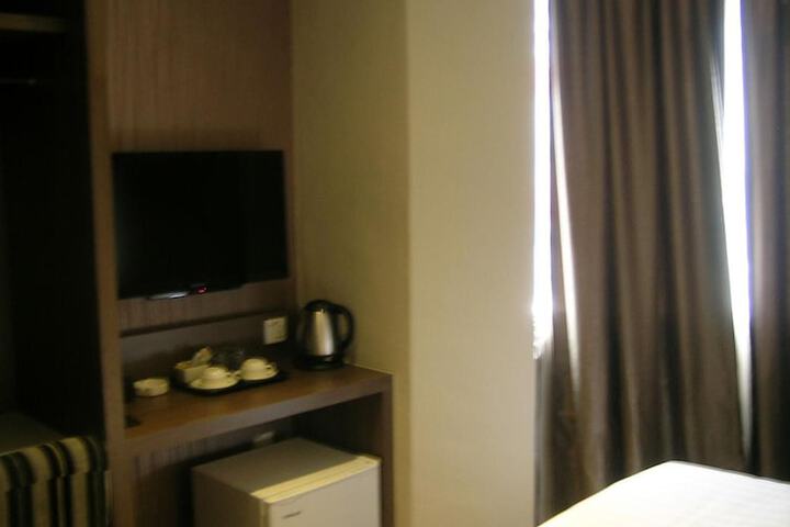Room 12 of 27