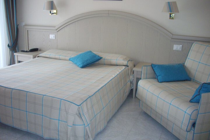Room 9 of 87