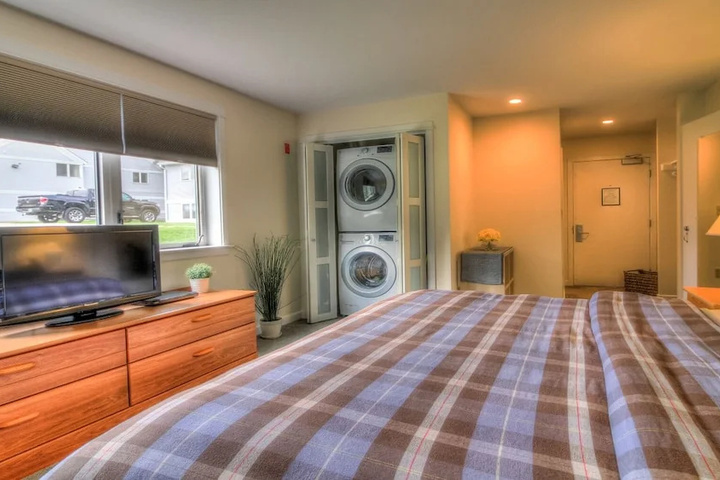 Room 4 of 18