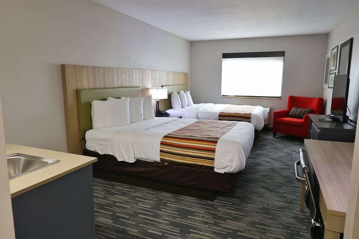 2 Queen Beds (5 of 7)