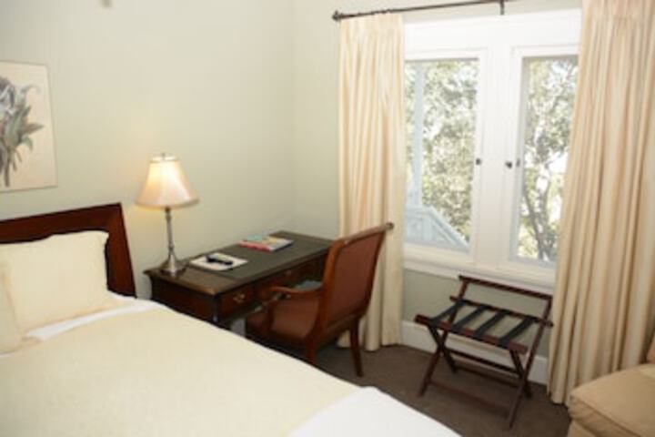 Room 19 of 252