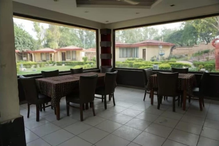 Dining 8 of 11